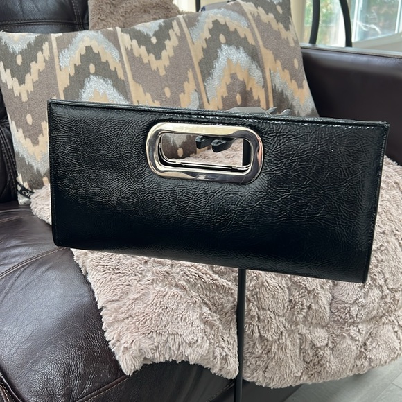 Classy BKACK CLUTCH with SILVER Handle - Picture 4 of 14